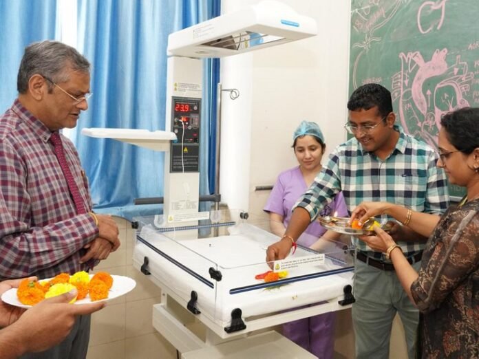 एम्स भोपाल:  जन्म के समय बच्चे को नहीं मिले वॉर्मर बेड, इसलिए किए दान - Bhopal News