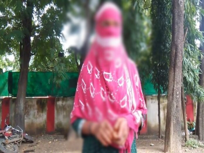 छत्तीसगढ़ में नाबालिग से पड़ोसी ने किया रेप:  अश्लील VIDEO भी बनाया, 15 दिन तक दर्ज नहीं हुई FIR, SP ऑफिस रोते पहुंची पीड़िता - Chhattisgarh News