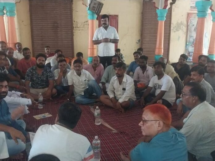 दुर्गा पूजा को लेकर केंद्रीय अखाड़ा समिति ने की बैठक:  सीवान में लाइसेंस धारकों ने रखी अपनी मांगें, शांति व्यवस्था बनाए रखने पर चर्चा - Siwan News