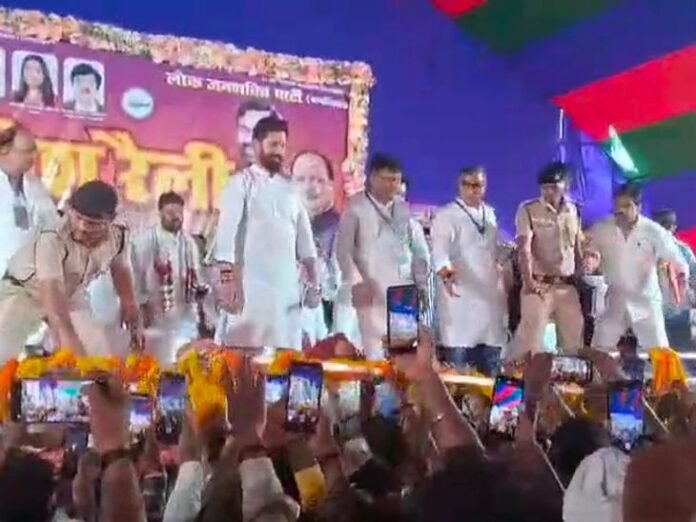 धनबाद में चिराग पासवान की जन आक्रोश रैली:  झारखंड में सीट बंटवारे को लेकर चल रही बात, चुनाव में पार्टी की रहेगी अहम भूमिका - Dhanbad News