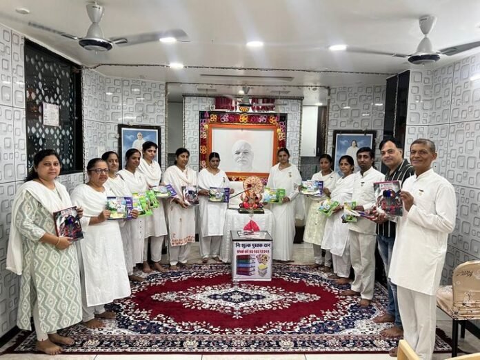 ब्रह्माकुमारीज सेवा केंद्र में सजाई गई गजानन महाराज की झांकी:  श्रद्धालुओं के दान से एकत्रित 101 स्टेशनरी गरीब बस्ती के बच्चों में वितरित की जाएंगी - Bhopal News