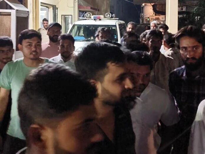 भाजयुमो ने थाने का किया घेराव, एएसआई लाइन अटैच:  फरियादी के साथ शिकायत करने आए युवा मोर्चा पदाधिकारी को थाने में जाने से रोका, दिया धक्का - Ratlam News