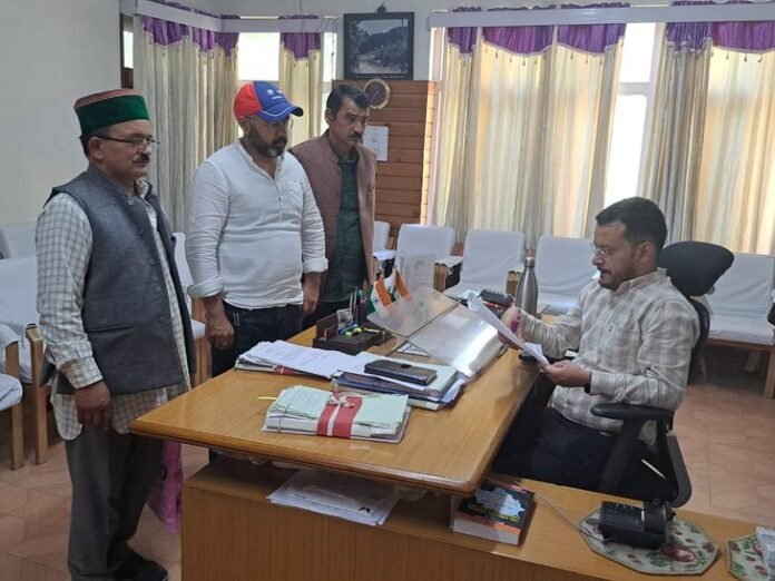 मराला खड्ड के कटाव से शरनाल गांव पर मंडराया खतरा:  पानी बढ़ना वजह; 30 से ज्यादा मकान आ सकते हैं चपेट में - Rampur (Shimla) News