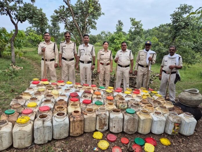 शराब के अवैध ठिकानों पर आबकारी विभाग ने दी दबिश:  2 लाख 15 हजार रुपए की शराब और सामग्री जब्त - Seoni News