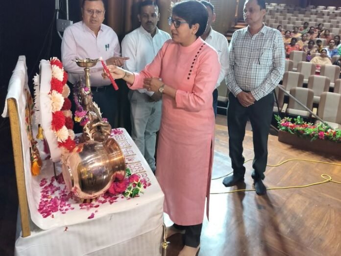 सांदीपनी स्कूल व शिक्षा संवाद का संयुक्त आयोजन एम्पॉवर यू:  जीवन को सफल बनाने के लिए शिकायत करना बंद करें, स्वीकार भाव अपनाएं- गुरु मां - Indore News