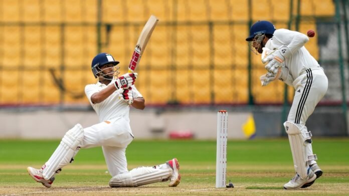 Duleep Trophy: पहले मैच का शतकवीर लगातार दूसरी पारी में फेल, ऐसे कैसे सिलेक्टर होंगे इंप्रेस  - India TV Hindi