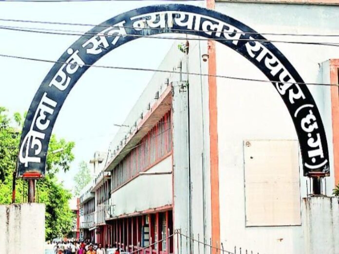 नकली होलोग्राम मामले में 2000 पेज का चालान पेश:  अनवर ढ़ेबर की धनेली स्थित जमीन को खोदकर EOW की टीम ने निकाला गया था अधजले होलोग्राम - Raipur News