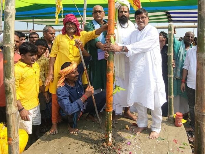 अयोध्या से आए संतों ने सहरसा में किया ध्वजारोहण:  108 कुंडलीय महाविष्णु यज्ञ मार्च 2025 से होगा शुरू, पूर्व विधायक सहित कई रहे मौजूद - Saharsa News