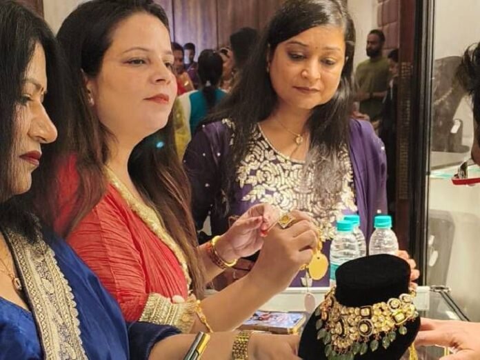 इनरव्हील क्लब का जिलास्तरीय समारोह::  कव्वाली, डांस कर दिखाई प्रतिभा, फैशन का है ये जलवा… गाने पर रैंपवॉक कर बिखेरा जलवा, देखिए फैशन शो की - Kanpur News