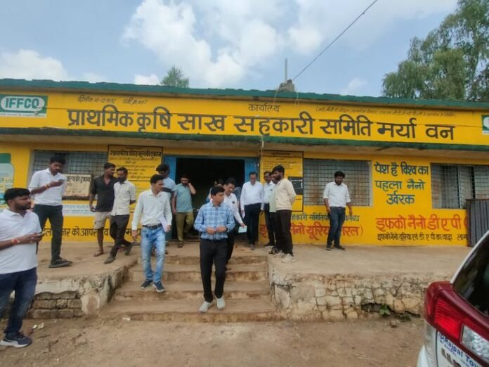 कलेक्टर ने ग्रामीण इलाकों का किया दौरा:  स्कूल, सहकारी समिति, गोशाला सहित सरकारी संस्थानों की व्यवस्था देखी - Vidisha News