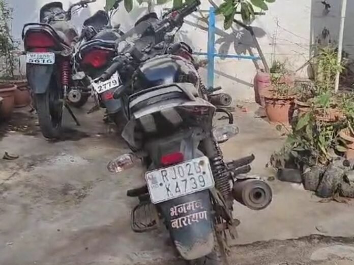 पोस्ट ऑफिस कर्मचारी की ट्रेन से कटकर मौत:  पास खड़ी मिली बाइक, सुसाइड या साजिश जांच में जुटी पुलिस - Shivpuri News