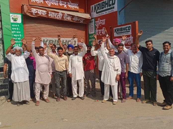 फतेहाबाद में DAP को लेकर किसान परेशान:  खाद है, लेकिन मिल नहीं रही; गेहूं की नहीं कर पा रहे बिजाई, काट रहे चक्कर - Fatehabad (Haryana) News
