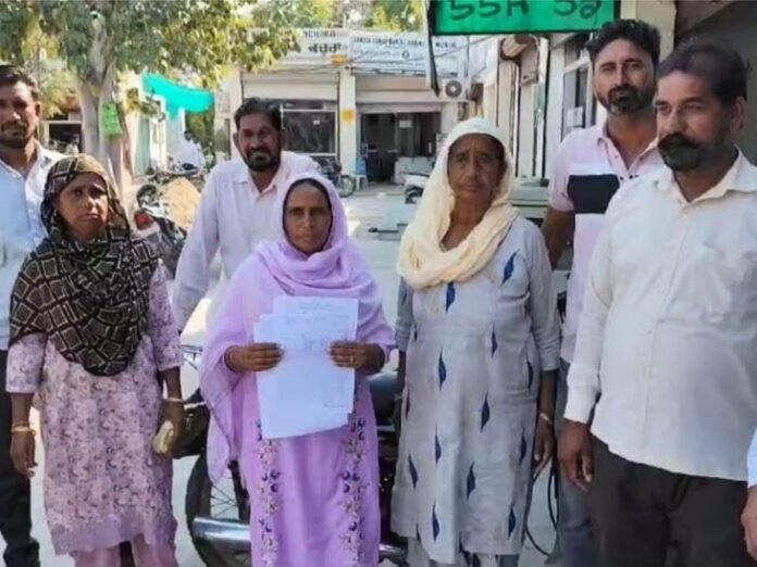 फाजिल्का में सरपंच उम्मीदवार को नहीं दिया चुनाव निशान:  महिला बोली- कैंडिडेट की सूची में नाम, अफसर ने कहा- चुना गया गांव का सरपंच - Fazilka News
