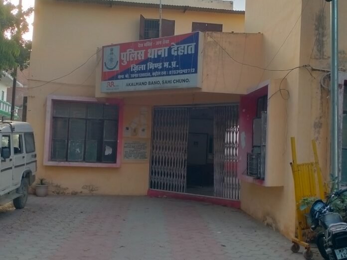 मारपीट कर घर निकालने वाले युवक के खिलाफ FIR:  विवाहिता ने रेप का आरोप लगाया - Bhind News