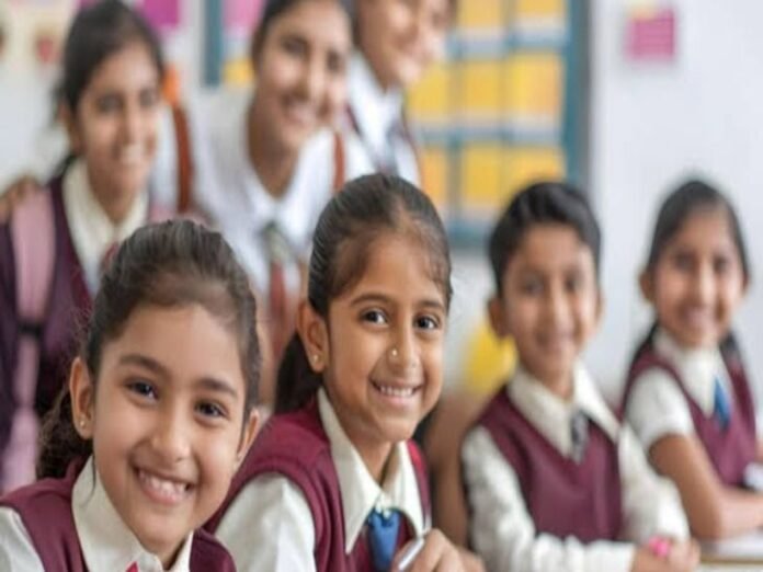 यूपी के सरकारी स्कूलों की आज से नई टाइमिंग:  9 बजे से खुलेंगे परिषदीय स्कूल, डेंगू को लेकर भी किया गया अलर्ट - Lucknow News