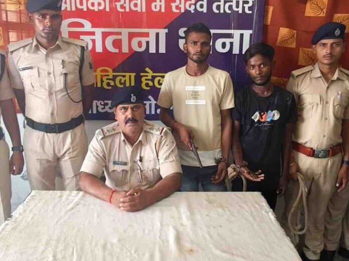 हथियार के साथ युवक का फोटो वायरल, 2 बदमाश अरेस्ट:  मोतिहारी में हथियार जब्त; सोशल मीडिया पर किया था पोस्ट - Motihari (East Champaran) News