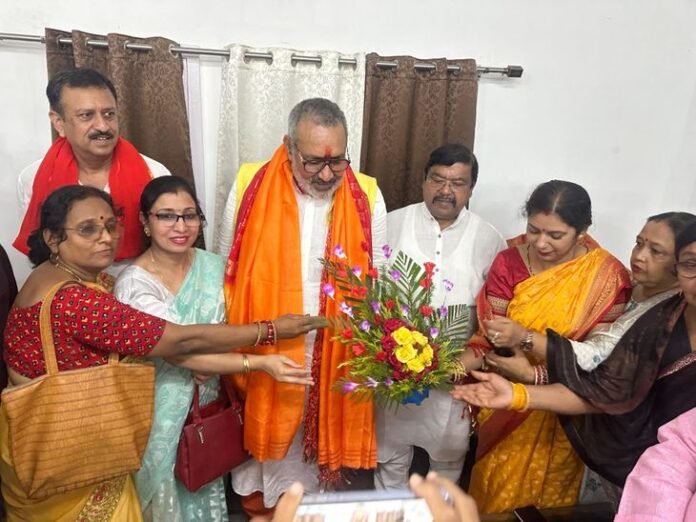 हिंदू स्वाभिमान यात्रा को लेकर केंद्रीय मंत्री पहुंचे कटिहार:  राजेन्द्र स्टेडियम में कार्यक्रम होगा आयोजित, लोगों ने किया स्वागत - Katihar News