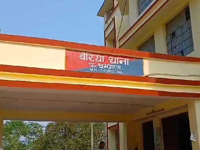 13 साल की नाबालिग लड़की के साथ रेप, 2 अरेस्ट:  बेतिया में नाबालिग को घर से उठा कर झाड़ी में ले गए बदमाश, फिर वारदात को दिया अंजाम - Bettiah (West Champaran) News
