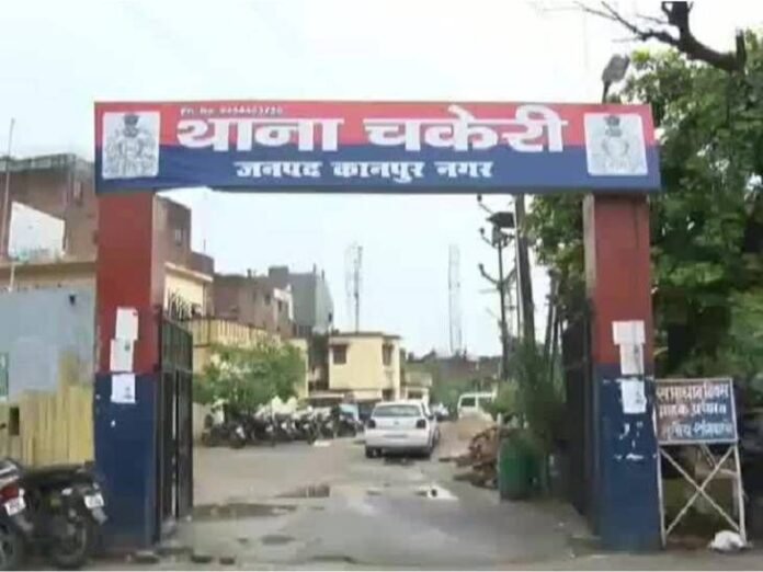 कानपुर में युवक की हत्या कर प्लॉट में फेंका शव:  पूरे शरीर पर गंभीर चोट के निशान कर रहे हत्या की ओर इशारा, फोरेंसिक और पुलिस ने जुटाए साक्ष्य - Kanpur News