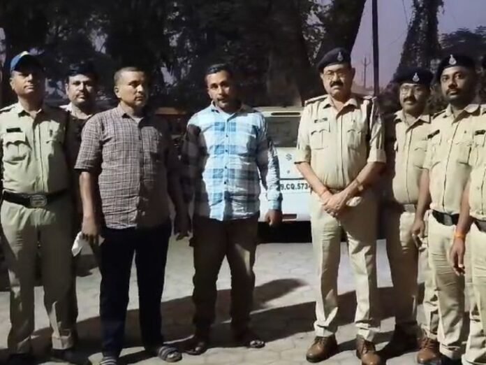 गोवंश-वध के मामले में सगे भाइयों को पुलिस ने पकड़ा:  30 हजार का था इनाम घोषित, आरोपियों पर रासुका के तहत की गई कार्रवाई - Burhanpur (MP) News