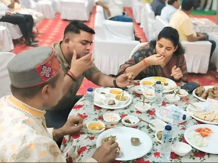 जिला पंचायत अद्यक्ष के आवास पर स्वरूचि भोज:  DM-SP समेत अन्य अधिकारी हुए शामिल, भाजपा नेता भी रहे मौजूद - Amethi District News