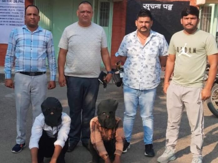 पंचकूला में लूटपाट के 2 आरोपी गिरफ्तार:  पुलिस ने 1 घंटे में पकड़ा, बाइक पर आए थे, फोन छीना था - Chandigarh News