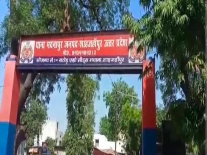 पिकअप में घुसा ई-रिक्शा, चालक की मौत:  वाहन को बचाने में ई-रिक्शा हुआ था अनियंत्रित - Shahjahanpur News