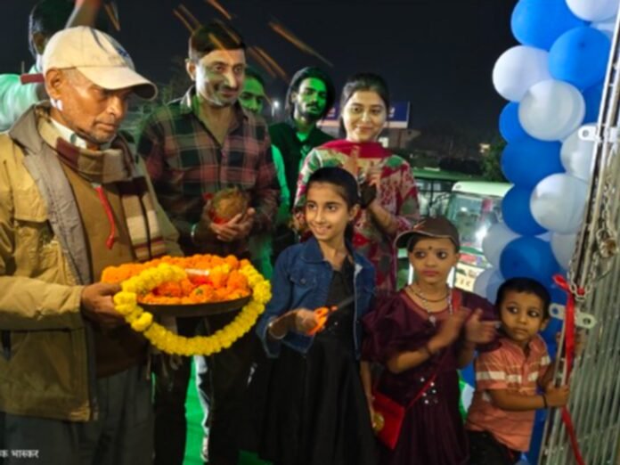 भागलपुर में डिज्नीलैंड मेला का उद्घाटन:  यूट्यूबर ने काटा फीता, मेले में कई तरह के झूले; लोगों के लिए आकर्षण का केंद्र बना - Bhagalpur News