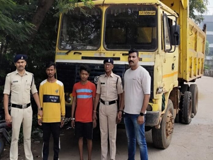 भिलाई में हाइवा चोरी कर भाग रहे आरोपी गिरफ्तार:  ​​​​​​​बीच रास्ते में खराब हो गई गाड़ी, इसी के चलते पकड़े गए - durg-bhilai News
