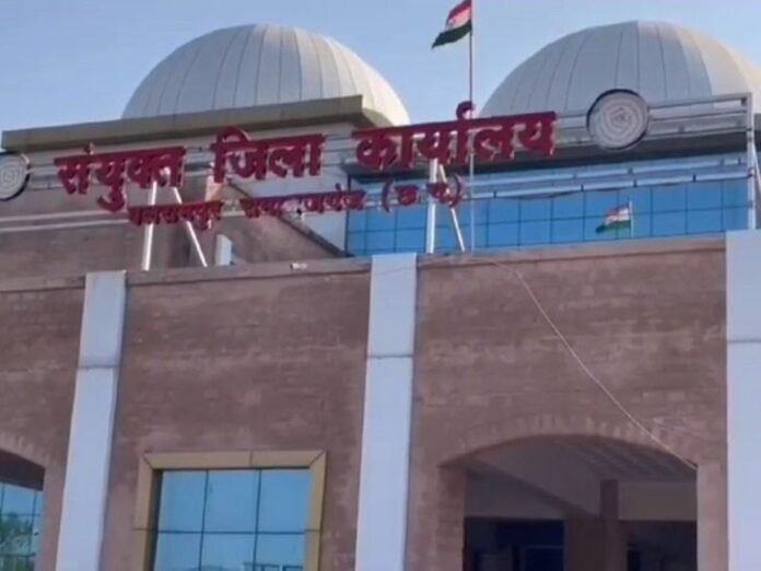 मतदाता सूची तैयार करने में लापरवाही बरतने पर शिक्षक निलंबित:  बलरामपुर प्रशासन ने कार्रवाई, पंचायत चुनाव में किया था नियमों का उल्लंघन - Balrampur (Ramanujganj) News