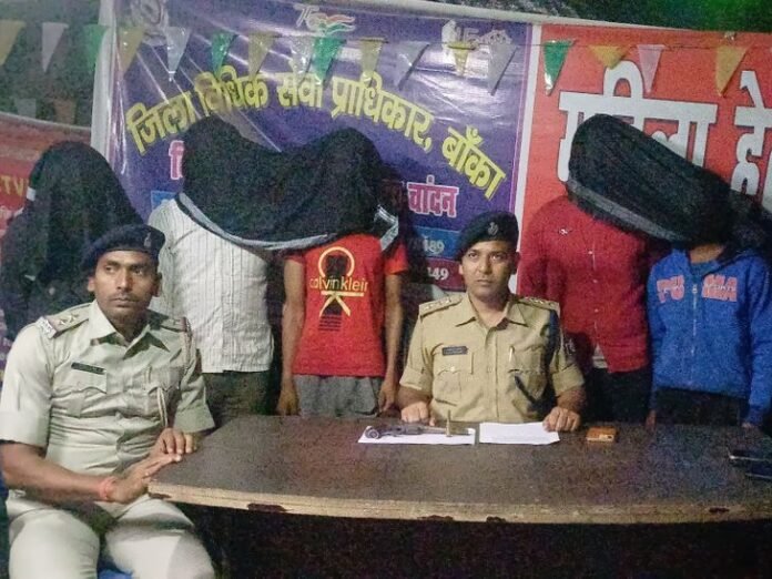 हथियार के साथ वीडियो पोस्ट करने वाले 7 गिरफ्तार:  बांका में सोशल मीडिया पर भौकाली दिखाते थे युवक, डर का बनाते थे माहौल - Banka News
