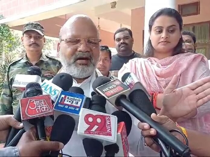 200 नियोजित शिक्षकों को मिला नियुक्ति पत्र:  मंत्री रत्नेश सदा ने कहा- नीतीश कुमार के कामों का अनुकरण देश-विदेशों में होता है - Jamui News
