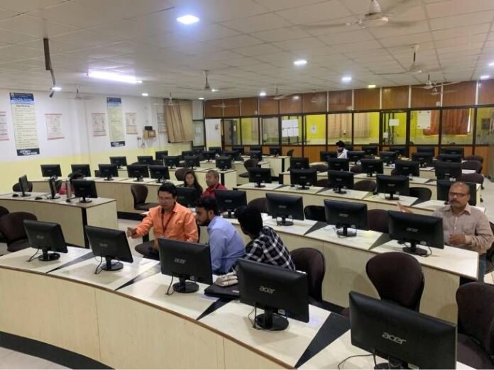 जबलपुर जिले में पीएम इंटर्नशिप योजना का टारगेट पूरा:  कुल 1020 युवाओं ने कराया रजिस्ट्रेशन, पांच कॉलेजों में लगाए गए थे विशेष शिविर - Jabalpur News