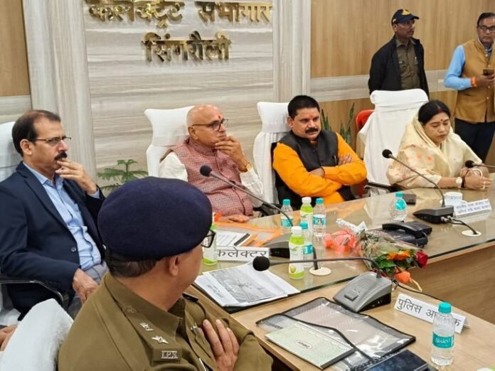 सिंगरौली पहुंचे केंद्रीय कोयला एवं खनिज राज्य मंत्री:  जिले के प्रमुख अधिकारियों के साथ की बैठक, दिए दिशा-निर्देश - Singrauli News