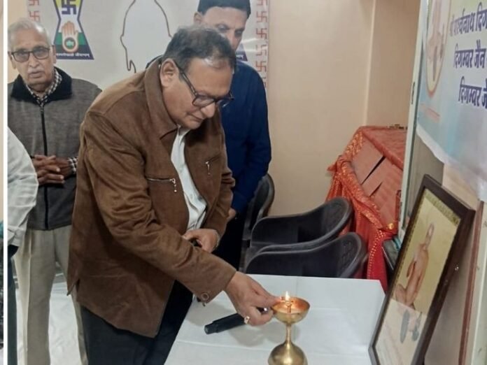 आचार्य दर्शन सागर म.सा. को श्रद्धांजलि:  इंदौर के पार्श्वनाथ दिगंबर जैन मंदिर अंजनि नगर में हुई विनयांजलि सभा - Indore News