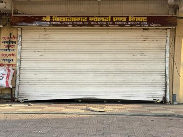 इंदौर में लाखों की चांदी ले गए चोर:  शटर उचकाकर बदमाशो ने की वारदात - Indore News