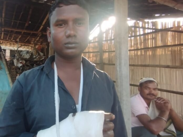 दरभंगा में लाठी-डंडे से महिला समेत चार को पीटा:  घर की मरम्मत कर रहे थे सभी पीड़ित, घायलों ने 14 लोगों पर केस कराया दर्ज - Darbhanga News