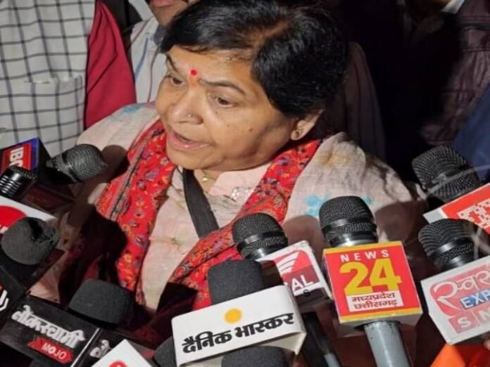 धीरेंद्र शास्त्री का MLA ने किया समर्थन:  उषा ठाकुर ने कहा-'भगवा-ए-हिंद' ही चलेगा; महिला टेलर ही ले सके नाप, यह नियम लागू हो - Indore News