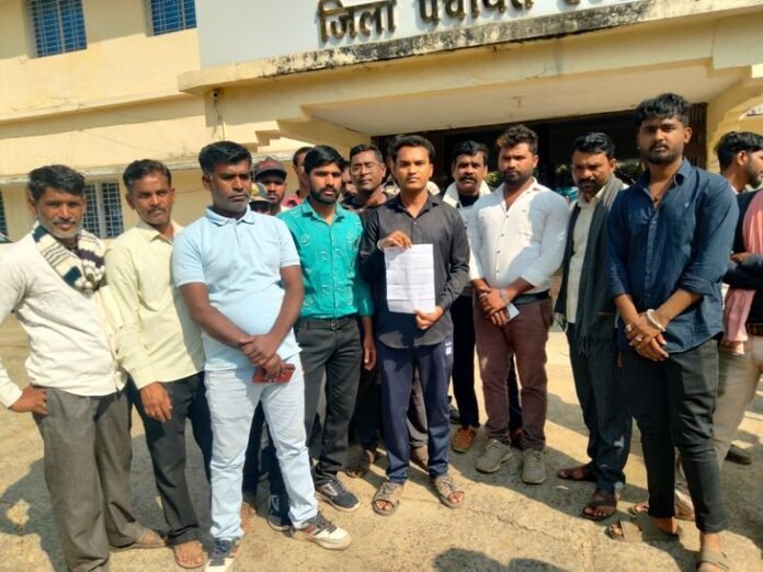 प्रजापति समाज ने कलेक्टर को सौंपा ज्ञापन:  कहा- मिट्टी की ट्रॉली की चेकिंग पर आरटीओ ने लिए 20 हजार, 5 हजार की काटी रसीद - Harda News