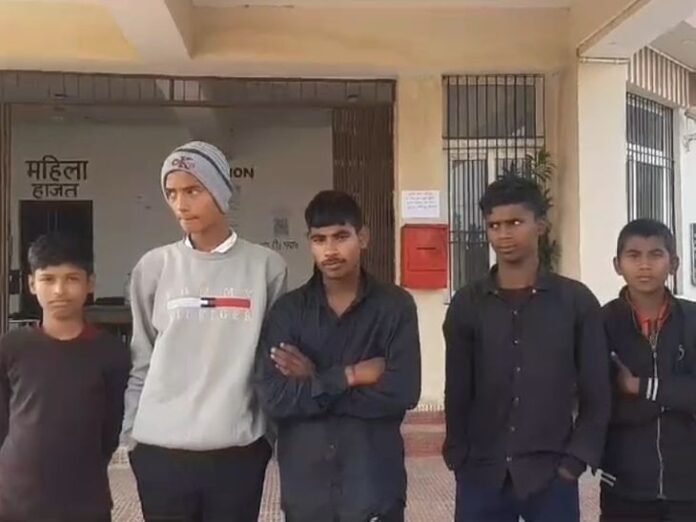 बाढ़ से लापता हुए 6 बच्चों की हुई बरामदगी:  पुलिस ने दीनदयाल उपाध्याय जंक्शन पर सभी को रोका, 1 बच्चे को आश्रय गृह में रखा गया - Patna News