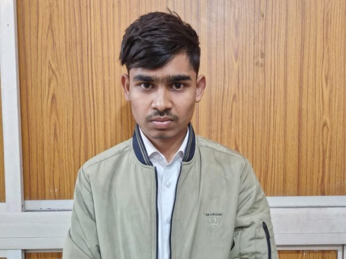 भोपाल में कुंवारों को ठगने वाली गैंग का मैनेजर गिरफ्तार:  6 फेक मैट्रिमोनियल वेबसाइट, कॉल सेंटर बनाए; छत्तीसगढ़ से ऑपरेट करते नेटवर्क - Bhopal News