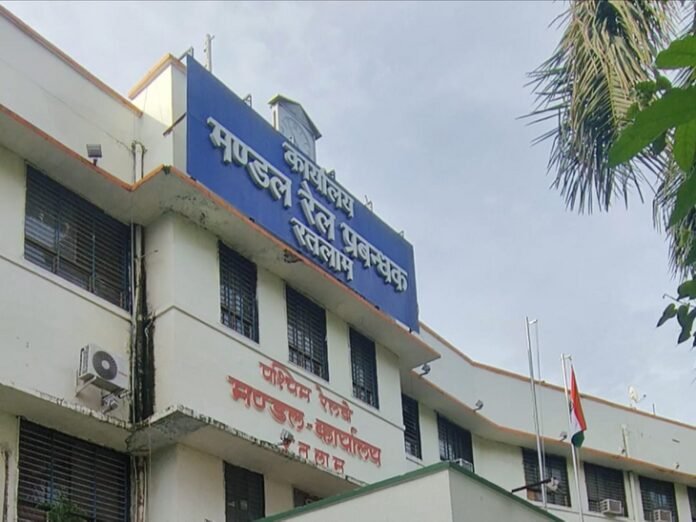 रतलाम रेल मंडल के नए DRM होंगे अश्विनी कुमार:  पूर्वी तट रेलवे से आएंगे, पूर्व डीआरएम का ट्रांसफर ऑर्डर अब तक नहीं हुआ जारी - Ratlam News