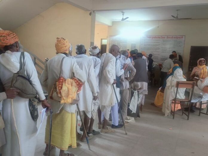 राष्ट्रीय वयोश्री योजना के तहत बुजुर्गों को मिलेंगे उपकरण:  व्हीकल चेयर, कान की मशीन, छड़ी समेत अन्य चीजें शामिल, 220 वृद्धों को होगा लाभ - Bhind News