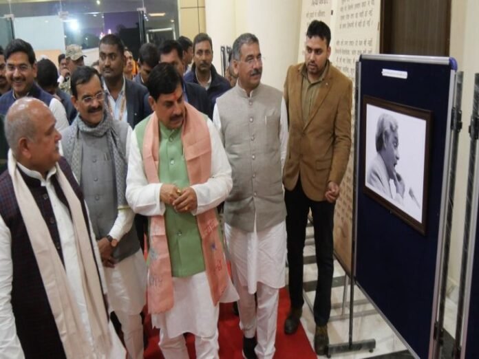 सीएम बोले- प्रदेश में अटलजी से जुड़ी स्मृतियां संजोएंगे:  इसके लिए समिति बनेगी; ग्वालियर गौरव दिवस में शामिल हुए, शहर की 8 विभूतियां सम्मानित - Gwalior News