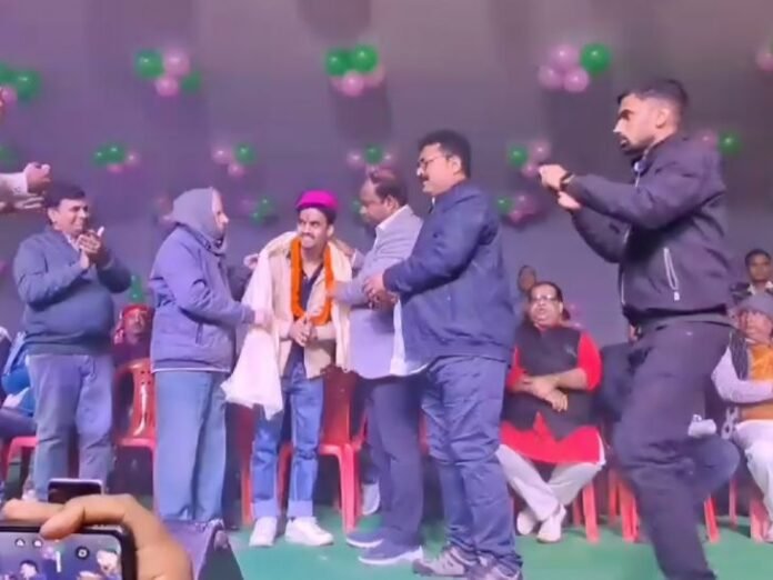 सुपौल में सारेगामापा फेम 'जय झा' सम्मानित:  मिथिला के लाल ने बढ़ाया क्षेत्र का गौरव, ऐतिहासिक हरदी दुर्गा स्थान में सम्मान समारोह - Supaul News