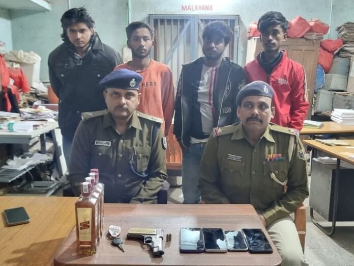 हथियार और शराब के साथ 4 आरोपी गिरफ्तार:  सीवान में गुप्त सूचना पर पुलिस ने की कार्रवाई, पूछताछ जारी - Siwan News