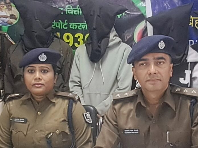 3 करोड़ की ठगी करने वाले 4 साइबर अपराधी गिरफ्तार:  तीन आरोपी तेलंगाना के रहने वाले, डिस्ट्रीब्यूटरशिप देने के नाम पर बनाते थे शिकार - Patna News