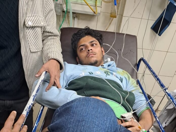 AMU में गश खाकर गिरा छात्र, हड़कंप:  बीएससी का छात्र लाइब्रेरी में कर रहा था पढ़ाई, हार्ट अटैक की सूचना पर दौड़े अधिकारी - Aligarh News