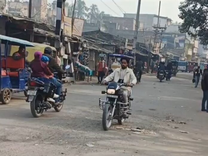 जिले में 100 प्रतिशत लोगों को हेलमेट पहनाने का लक्ष्य:  सहरसा में डीएसपी बोले-31 दिसंबर तक वाहन चेकिंग अभियान रहेगा जारी, नियमों का करें पालन - Saharsa News