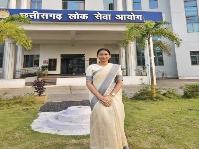 पिता का अधूरा सपना बेटियों ने पूरा किया:  एक अकाउंट ऑफिसर, दूसरी नायब तहसीलदार और अब तीसरी बेटी बनी डिप्टी कलेक्टर - Kanker News